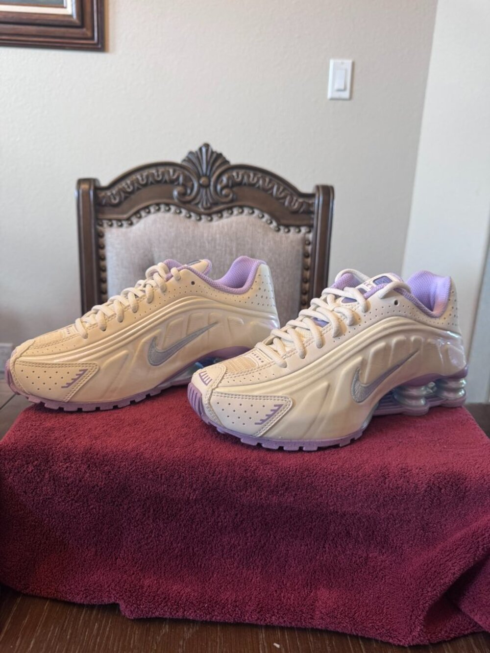 4 YOUTH/5.5 WOMEN'S UNICORN NIKE SHOX